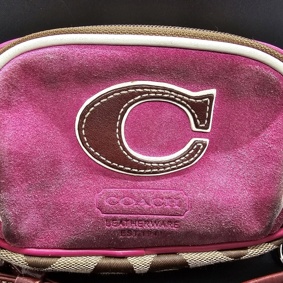 🔥SOLD 🔥Coach Vintage Jacquard Signature "C" Pink Suede Camera Crossbody Bag RARE - Picture 4 of 16